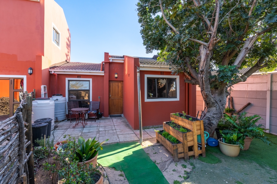 4 Bedroom Property for Sale in Edgemead Western Cape